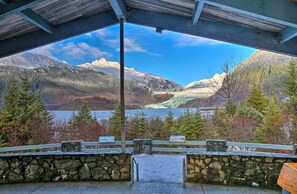 Interior - Quaint Juneau Apt w/ Scenic Mountain Surroundings! (Juneau)