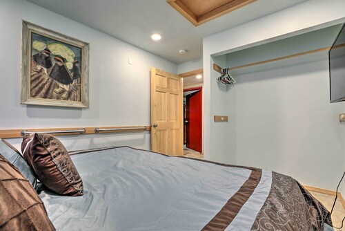 Quaint Juneau Apt w/ Scenic Mountain Surroundings!