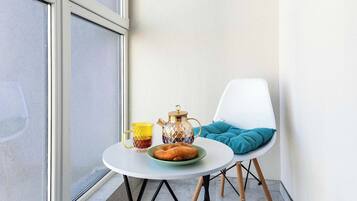 Superior Apartment, Balcony, City View | Dining