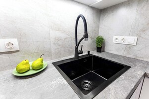 Superior-Apartment, Balkon, Stadtblick | Eigene Küche