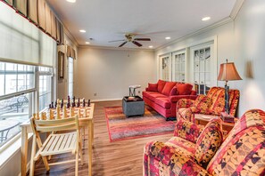 House (3 Bedrooms) | Interior - 5 Mi to Coliseum! Spacious Home in Hampton Roads (Hampton)