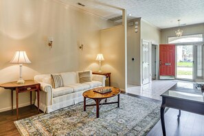 House (3 Bedrooms) | Interior - 5 Mi to Coliseum! Spacious Home in Hampton Roads (Hampton)