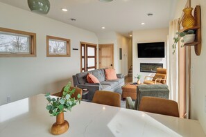 Interior - Family-friendly Lake Ida Escape: Stunning Views! (Alexandria)