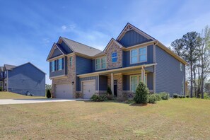 Interior - Race Days & Family Fun! Spacious Locust Grove Home (Locust Grove)