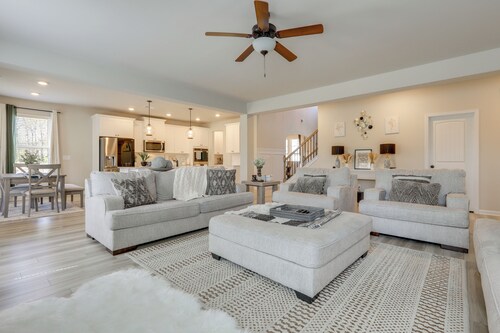 Race Days & Family Fun! Spacious Locust Grove Home