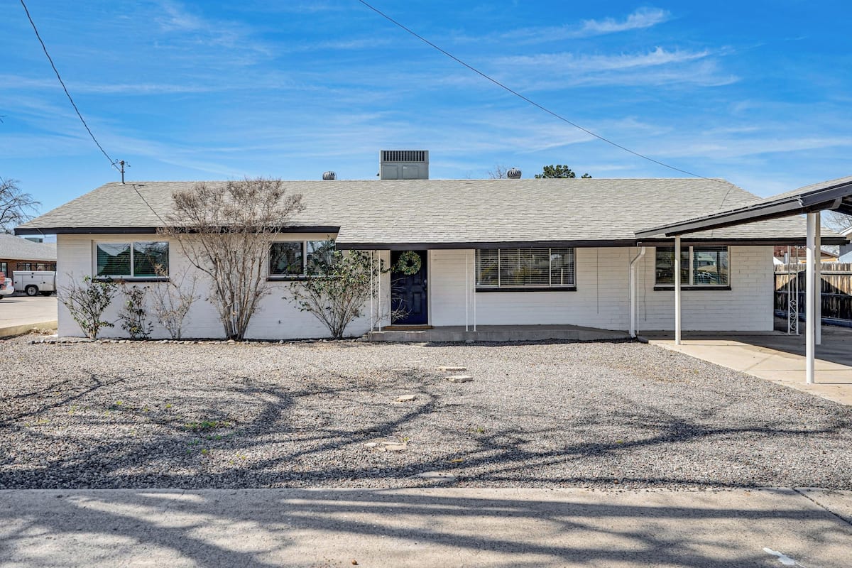 House (4 Bedrooms) | Front of property