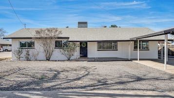 House (4 Bedrooms) | Front of property
