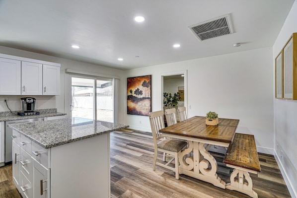 House (4 Bedrooms) | Interior