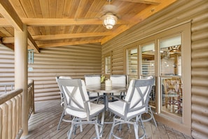 House (4 Bedrooms) | Interior - 210-acre Cabin w/ Trails & Hot Tub in Tuscumbia! (Tuscumbia)