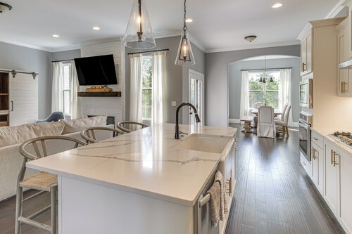 3 Mi to Old Hickory Lake! Luxe Family Getaway