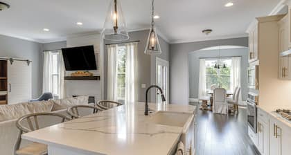 3 Mi to Old Hickory Lake! Luxe Family Getaway