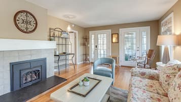 House (4 Bedrooms) | Front of property