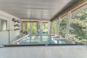 Interior - Bushnell Riverside Retreat w/ Hot Tub & Game Shed (Bushnell)