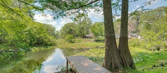 Bushnell Riverside Retreat w/ Hot Tub & Game Shed