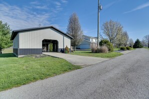 House (5 Bedrooms) | Front of property - Northern Kentucky Gem w/ Yard & Inground Pool (California)