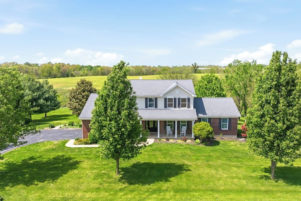 Northern Kentucky Gem W/ Yard & In-ground Pool! - 캘리포니아
