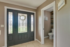 House (5 Bedrooms) | Interior - Northern Kentucky Gem w/ Yard & In-ground Pool! (California)