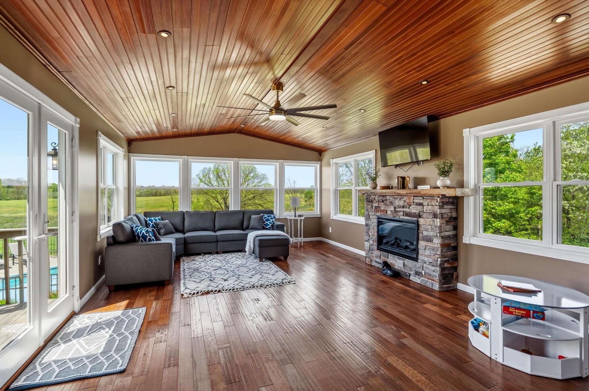 House (5 Bedrooms) | Interior