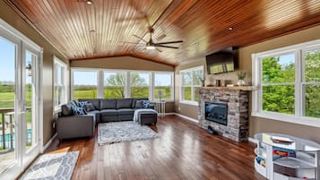 House (5 Bedrooms) | Interior