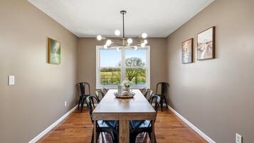 House (5 Bedrooms) | Interior