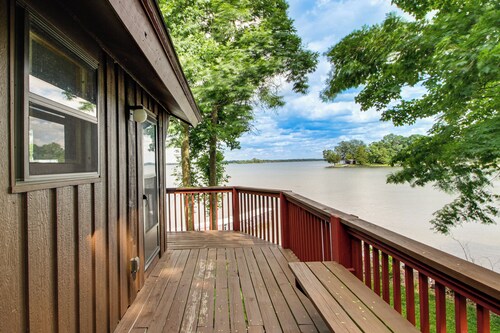 Mille Lacs Lake Cabin: Private Dock, Deck & Grill