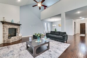 Interior - Near Lake & Family Fun! Spacious Oak Point Home (Little Elm)