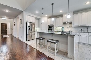 Interior - Near Lake & Family Fun! Spacious Oak Point Home (Little Elm)