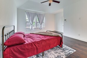 Interior - Near Lake & Family Fun! Spacious Oak Point Home (Little Elm)