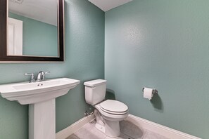 Interior - Near Lake & Family Fun! Spacious Oak Point Home (Little Elm)