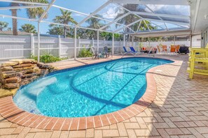 Unclassified image, 3 of 49, button - 3 Bedroom/3.5 Bath Single Family Home With Saltwater Pool (Largo)