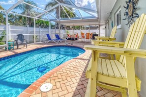 Unclassified image, 4 of 49, button - 3 Bedroom/3.5 Bath Single Family Home With Saltwater Pool (Largo)