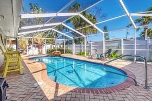 Unclassified image, 2 of 49, button - 3 Bedroom/3.5 Bath Single Family Home With Saltwater Pool (Largo)