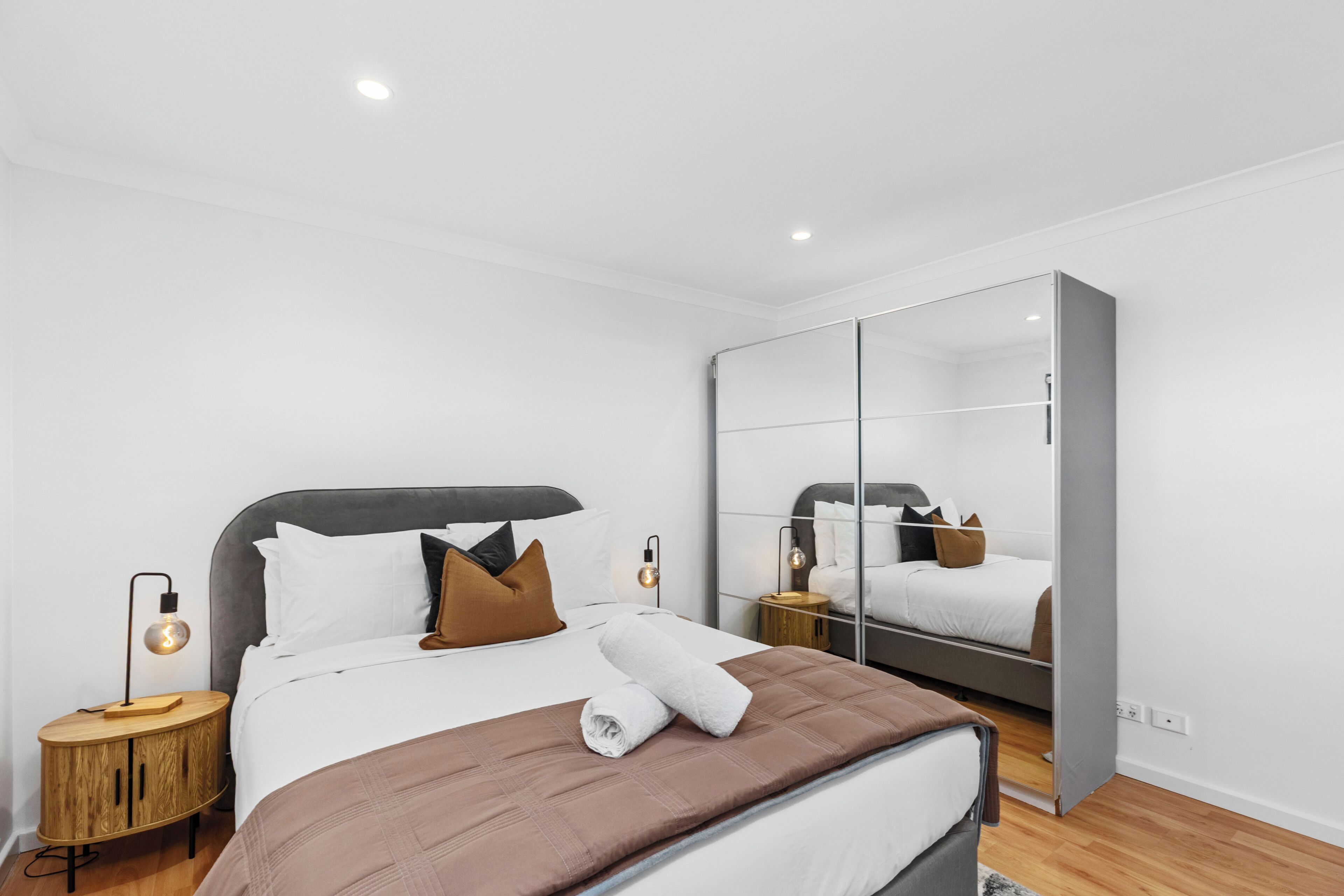 3 bedrooms, desk, iron/ironing board, WiFi (free)