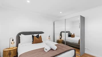 3 bedrooms, desk, iron/ironing board, WiFi (free)