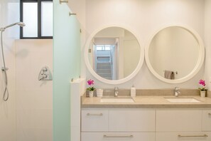 Towels - Villa Nazar: Modern Style & Ocean Views. Walk to beach. Promos Available (Cabo San Lucas)