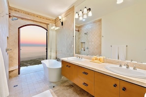 Towels - Villa Bahia & Casa Tortuga Los Frailes: Dual Compound, Chef Avail. (Los Frailes)