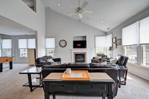 TV, table football - Top Floor Condo in Bear Trap Dunes Community! 3 Bed, 3 Bath! Community Pool, Shuttle to the Beach, Wifi, Tennis, Pickleball and more! (Ocean View)