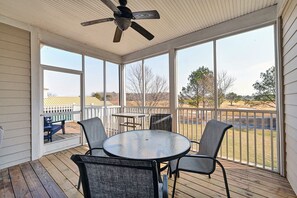 Outdoor dining - Top Floor Condo in Bear Trap Dunes Community! 3 Bed, 3 Bath! Community Pool, Shuttle to the Beach, Wifi, Tennis, Pickleball and more! (Ocean View)