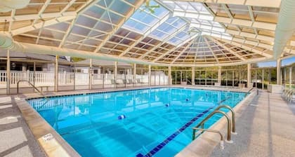 Pet Friendly Townhome in Amenity Rich Salt Pond! Golf, Kayaks, Community Pool, Tennis, PIckleball, Free WIFI and more!
