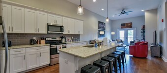 Crimson Summit | Walk to Downtown | Near Bryant-Denny Stadium | Sleeps 6