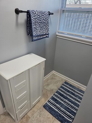 Interior - Studio in a quiet neighborhood (Waukegan)