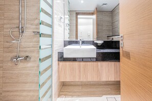 Bathroom - Stylish Studio in Business Bay (Dubai)