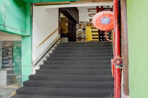 House | Meja sambut tetamu