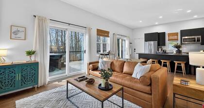 Modern Cabin Retreat w Hot Tub, Sauna & Fire Pit