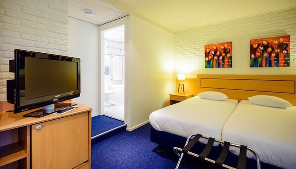 Unclassified image, 1 of 39, button - Inviting Room Perfect for Relaxation and Comfort with Indoor Swimming Pool (Beekbergen)