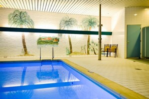 Unclassified image, 5 of 39, button - Inviting Room Perfect for Relaxation and Comfort with Indoor Swimming Pool (Beekbergen)