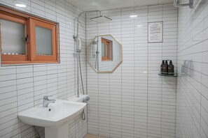 Jongseung-daek | Bathroom - Cheongsong HANOK HOTEL ANN (Cheongsong)