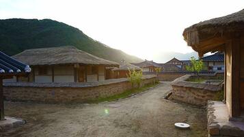 Gyosu-daek | Exterior