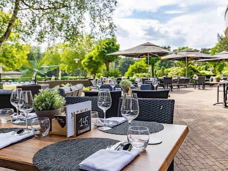 Outdoor dining. Scenic Room Near Dutch Open Air Museum – Ideal for Exploration - 3 Units