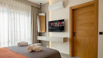 Deluxe Suite, Balcony, City View